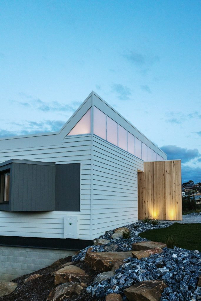 a-house-with-a-glass-front-gt-9fw7y0s