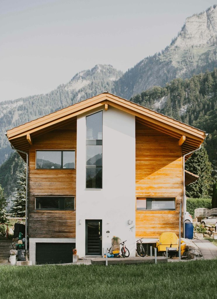 white-and-brown-house-im7wwqxbym